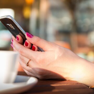 nomofobia Nomofobia: medo de ficar sem celular já afeta milhões de brasileiros